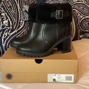 UGG Elisiana Black boots